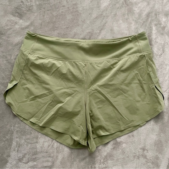 Athleta Run With It 4.5” shorts - Picture 1 of 6